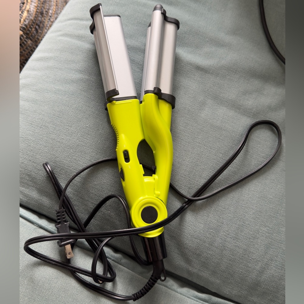 Brand new Bed head yogi wave artist curler